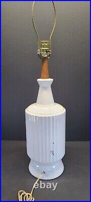 Vintage Mid Century Modern Ceramic Wood Art Pottery Table Desk Lamp Light White