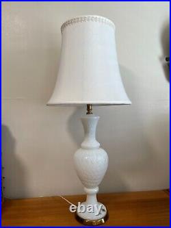 Vintage Murano Fornasa de Mvran A L'Insecna Del Moreto Art Milk Glass Table Lamp