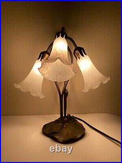 Vintage Tiffany Style Lily Pad Table Lamp 3 White Frosted Art Glass Tulip Shape